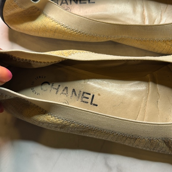 Chanel Black/Beige Leather Camellia Ballet Flats Size 39.5 Vintage - Picture 4 of 7